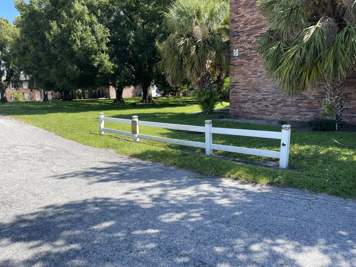 Commercial Soft Wash & Pressure Washing project photo - Regal Rinse Solutions